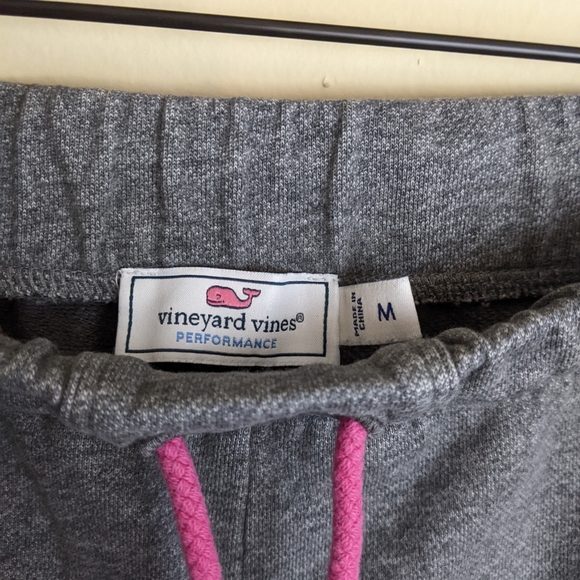Vineyard Vines gray sweatpants w/ zipper pockets - Picture 9 of 9